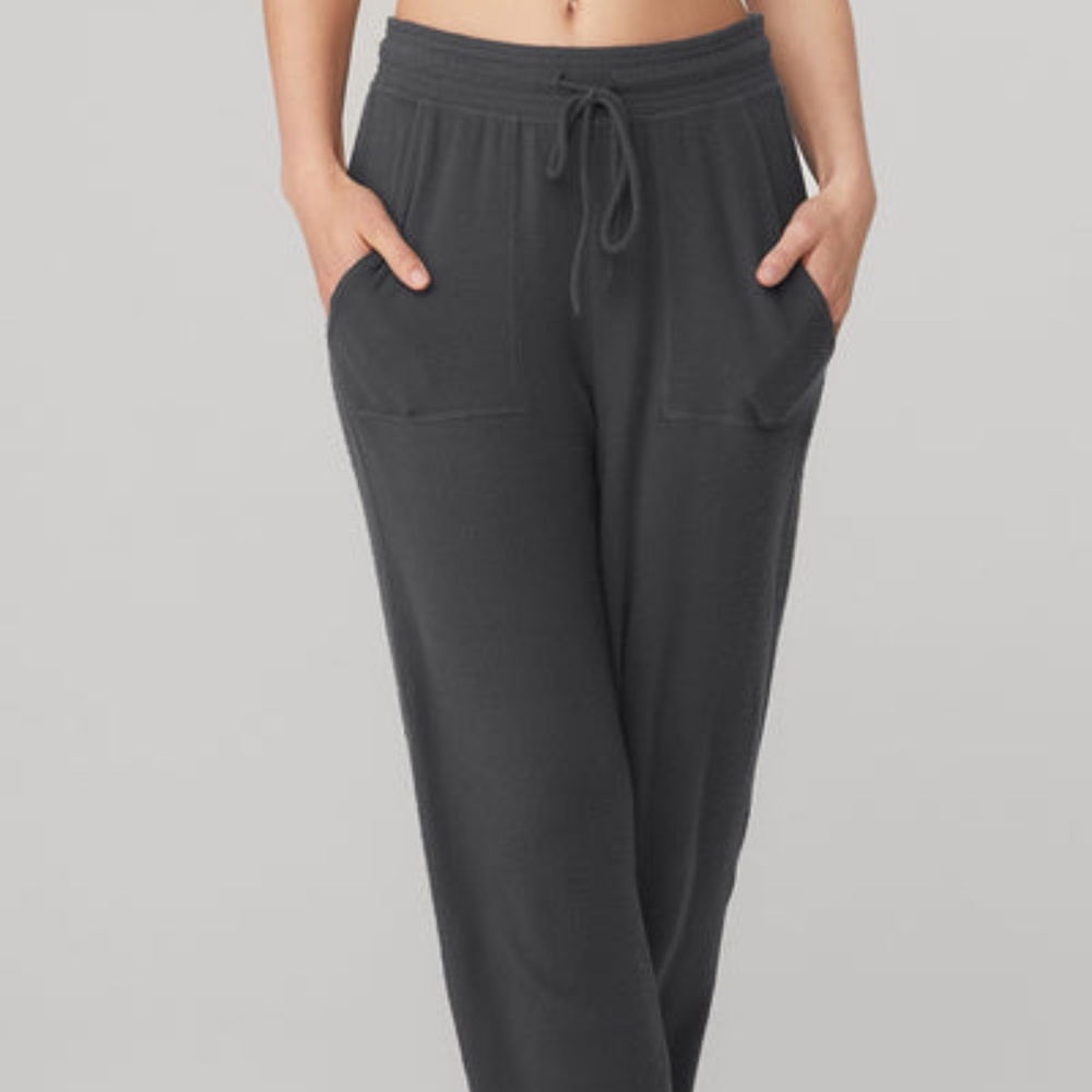 ALO SOHO SWEATPANT SIZE MEDIUM